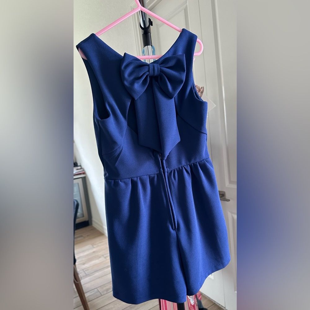 Navy blue shorts outfit with pockets